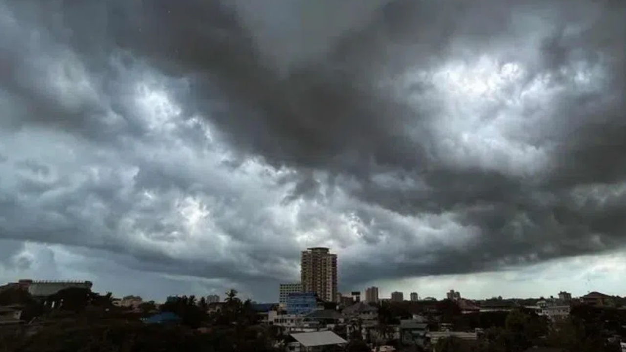 Telangana Rains : తెలంగాణకు బిగ్ అలర్ట్.. ఈ జిల్లాల్లో మూడ్రోజులు వర్షాలు.. భీకర గాలులు.. హెచ్చరికలు జారీ..