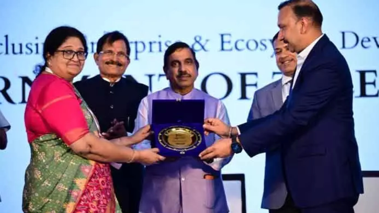 Telangana: తెలంగాణకు ప్రతిష్టాత్మక జాతీయ అవార్డు.. కేంద్ర మంత్రి చేతుల మీదుగా స్వీకరణ