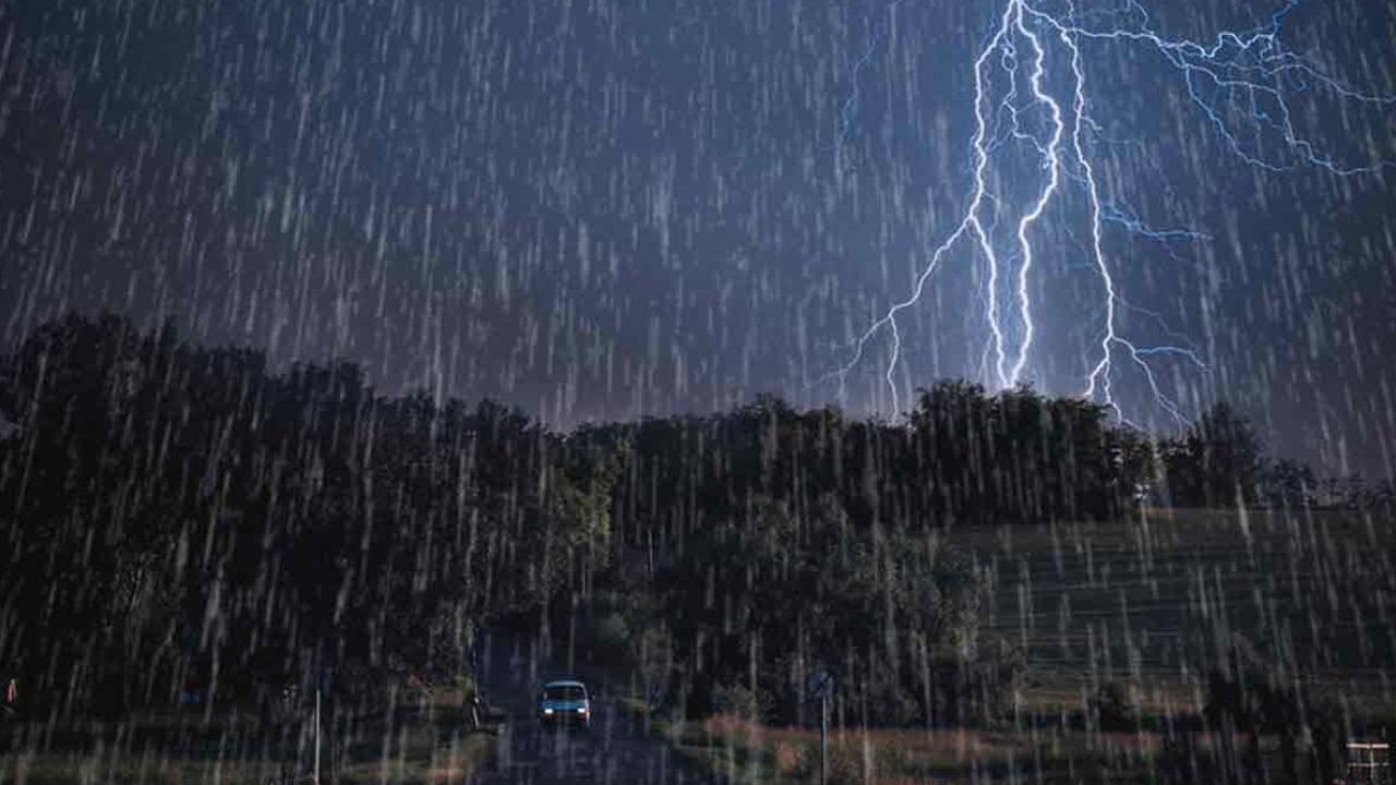 Telangana Rains: హైదరాబాద్ వాతావరణ కేంద్రం అలర్ట్.. రానున్న రెండు రోజుల్లో భారీ వర్షాలు.. జాగ్రత్తలు తప్పనిసరి