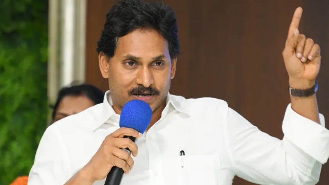 YS Jagan : అమరావతిలో వైసీపీ నేతలపై దాడి.. వారికి వైఎస్ జగన్ స్ట్రాంగ్ వార్నింగ్.. రెట్టింపు స్పందన ఉంటుందని మర్చిపోవద్దు..