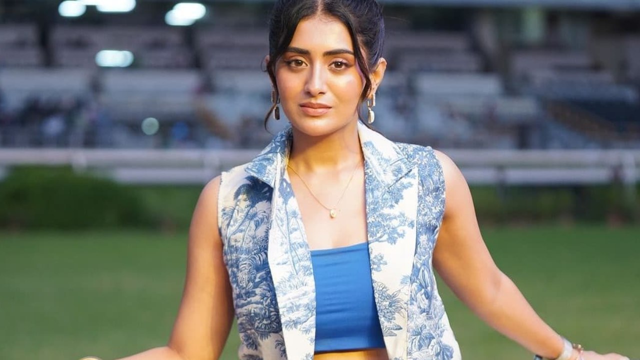 Rashi Singh : నన్ను కొట్టారు.. నెల రోజులు హౌస్ అరెస్ట్ చేసారు.. ఫేక్ ఏజ్ పెట్టి.. హీరోయిన్ వ్యాఖ్యలు వైరల్..