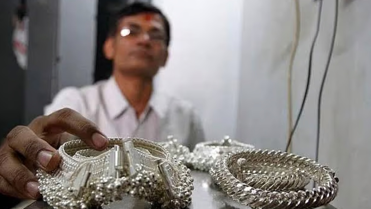Silver Hallmarking : వెండి హాల్‌మార్కింగ్ తప్పనిసరి అవుతుందా..? ఎదురయ్యే సవాళ్లపై బీఐఎస్‌ అధ్యయనం