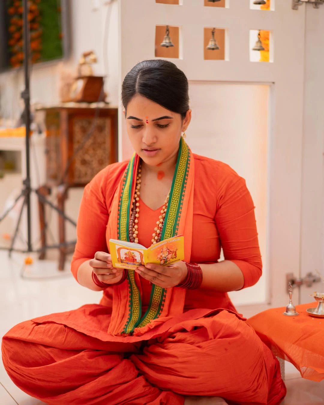 Sravanthi Chokarapu Wears Hanuman Mala