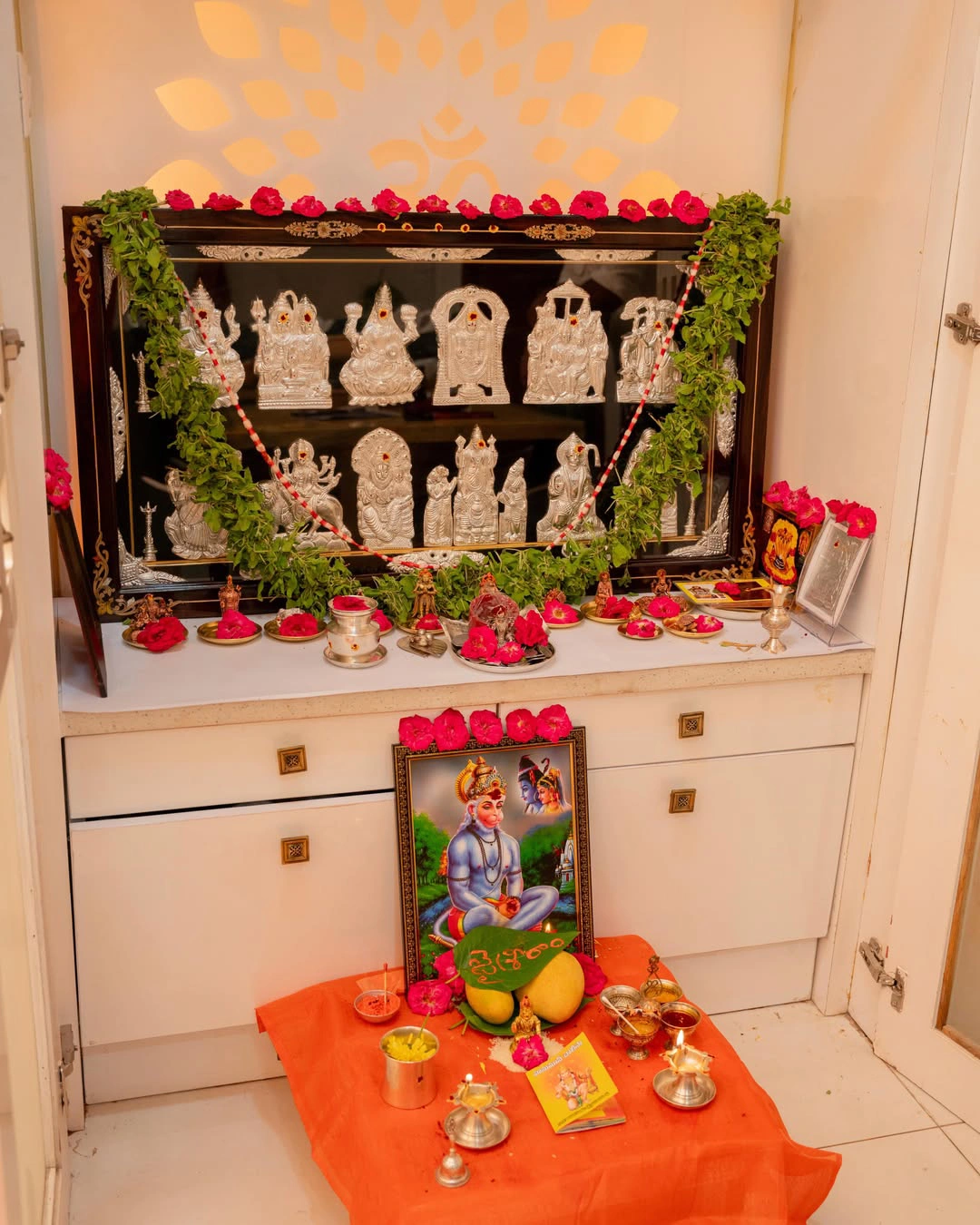 Sravanthi Chokarapu Wears Hanuman Mala