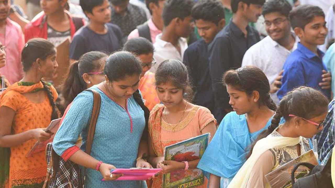 Summer Holidays Extended : తెలంగాణ విద్యార్థులకు శుభవార్త.. ఆ కాలేజీలకు సెలవులు పొడిగింపు..
