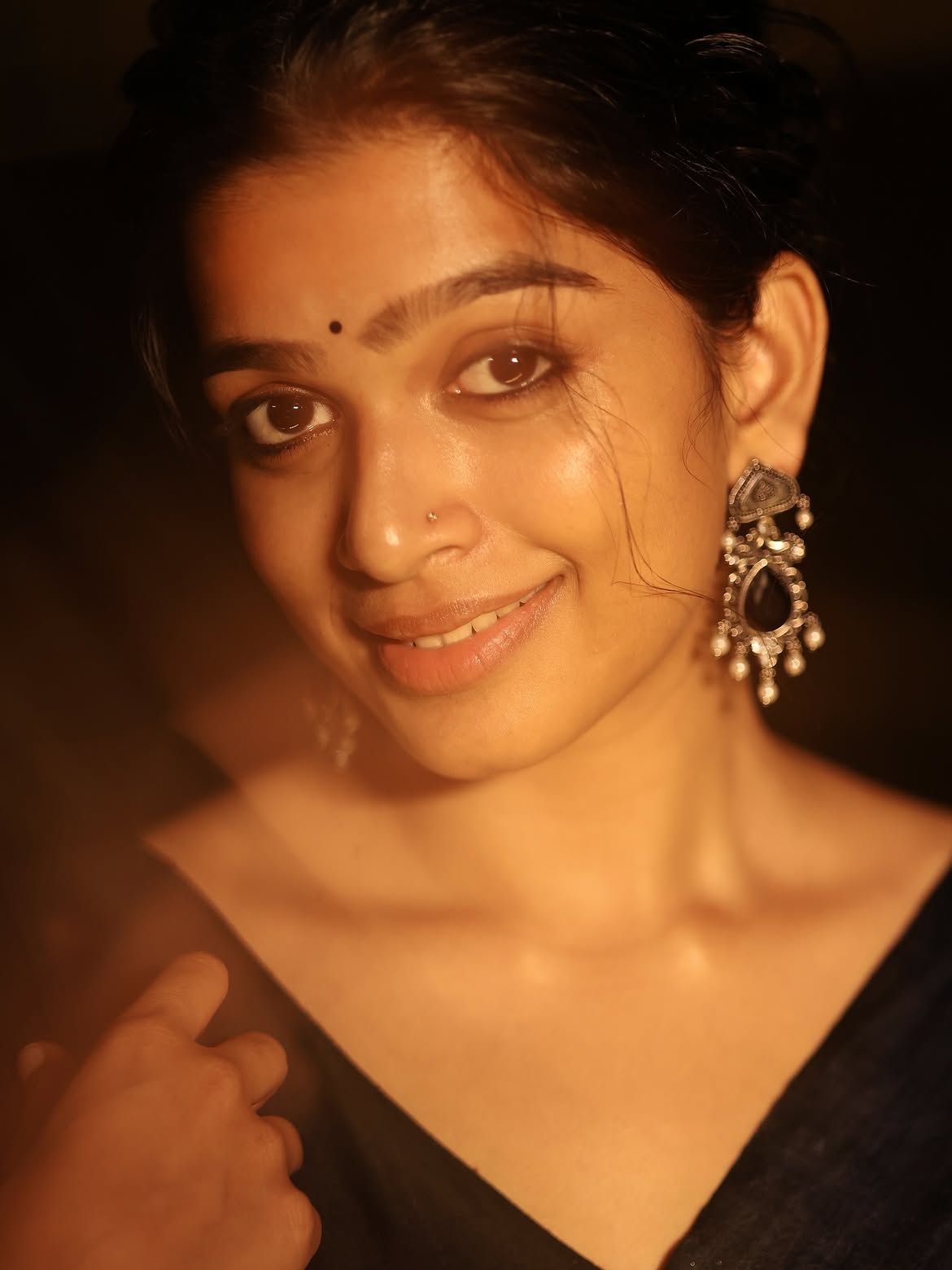 Ananthika Sanilkumar Stunning Looks in Saree