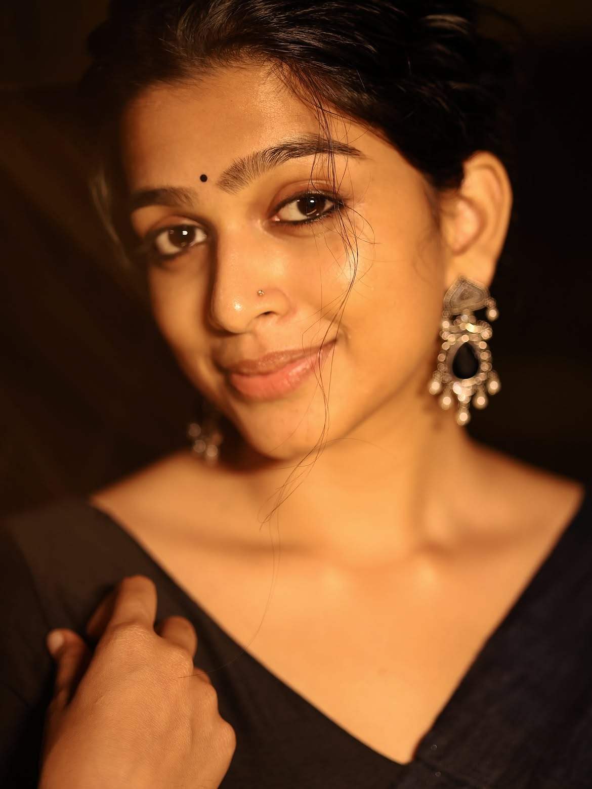 Ananthika Sanilkumar Stunning Looks in Saree