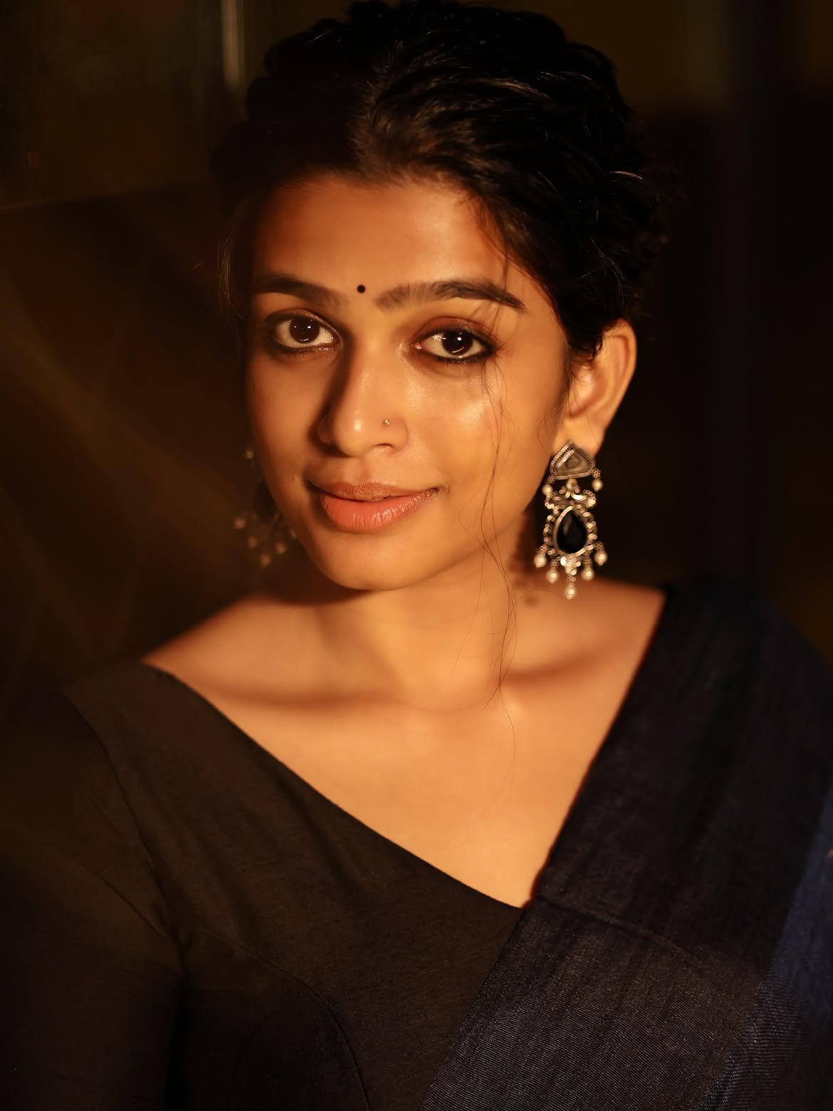 Ananthika Sanilkumar Stunning Looks in Saree