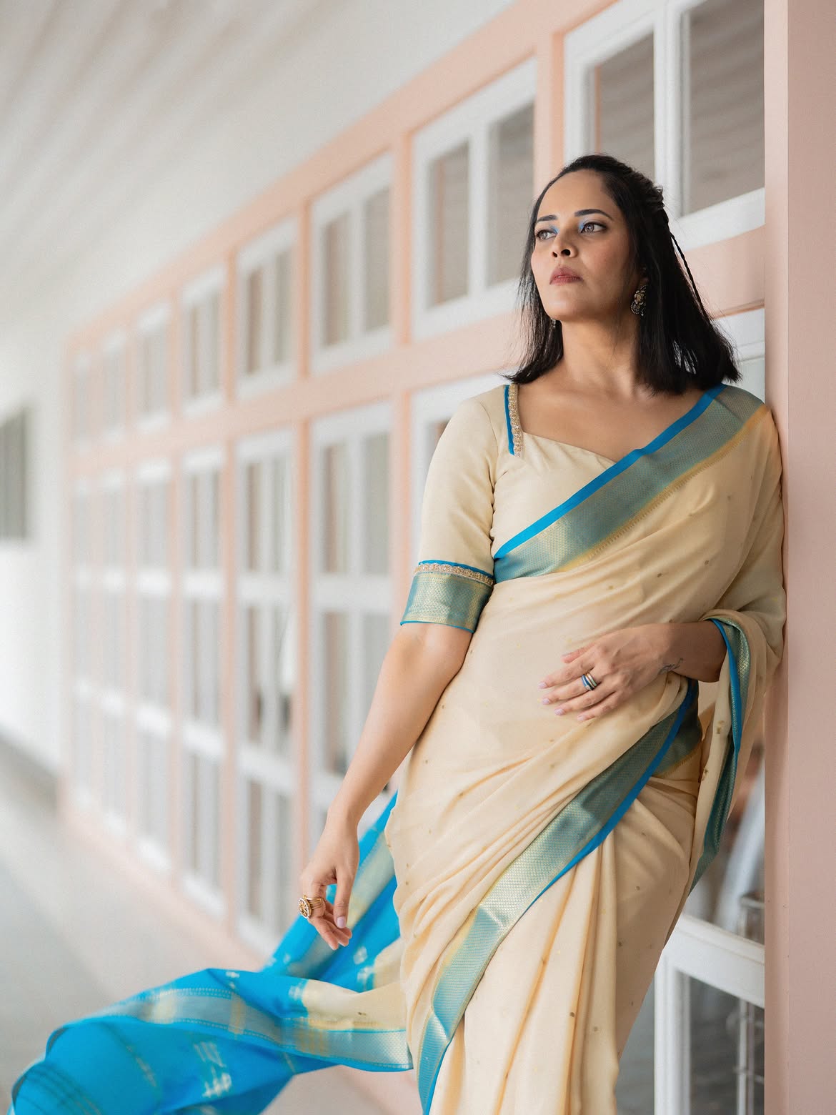 Anasuya Bharadwaj Stunning Looks in White Saree