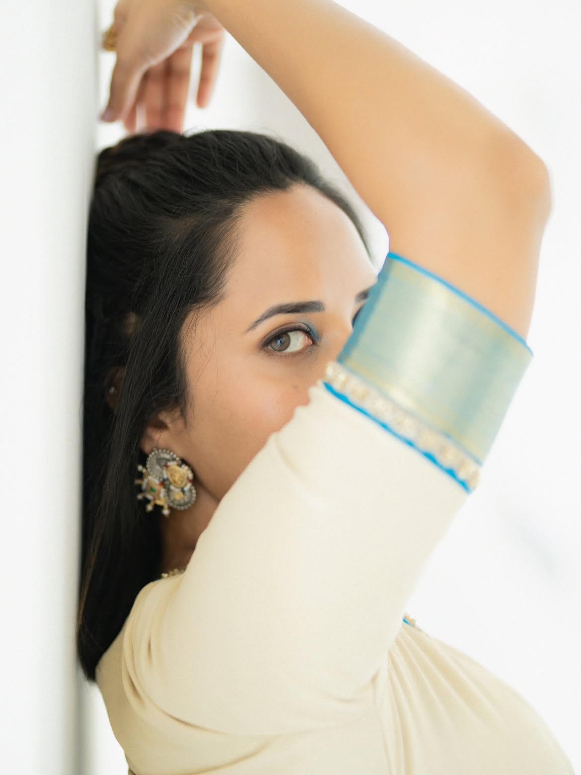 Anasuya Bharadwaj Stunning Looks in White Saree
