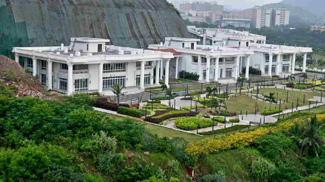 Rushikonda Buildings: లగ్జరీ రిసార్ట్‌గా రుషికొండ ప్యాలెస్.. ఏపీ సర్కార్ కీలక నిర్ణయం.. నోటిఫికేషన్‌ విడుదల