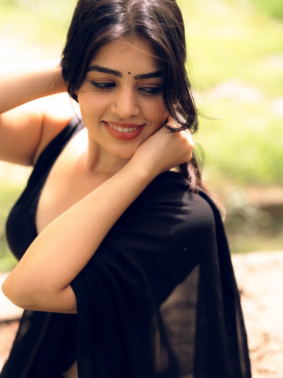 Bandhavi Sridhar Stunning Looks in Black Saree