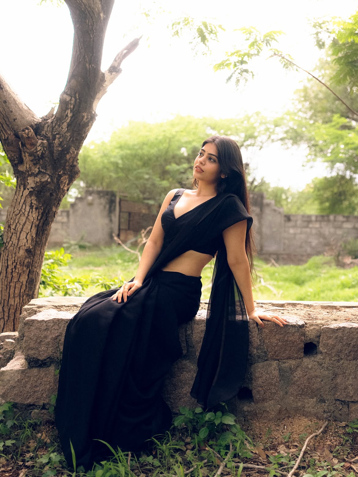 Bandhavi Sridhar Stunning Looks in Black Saree