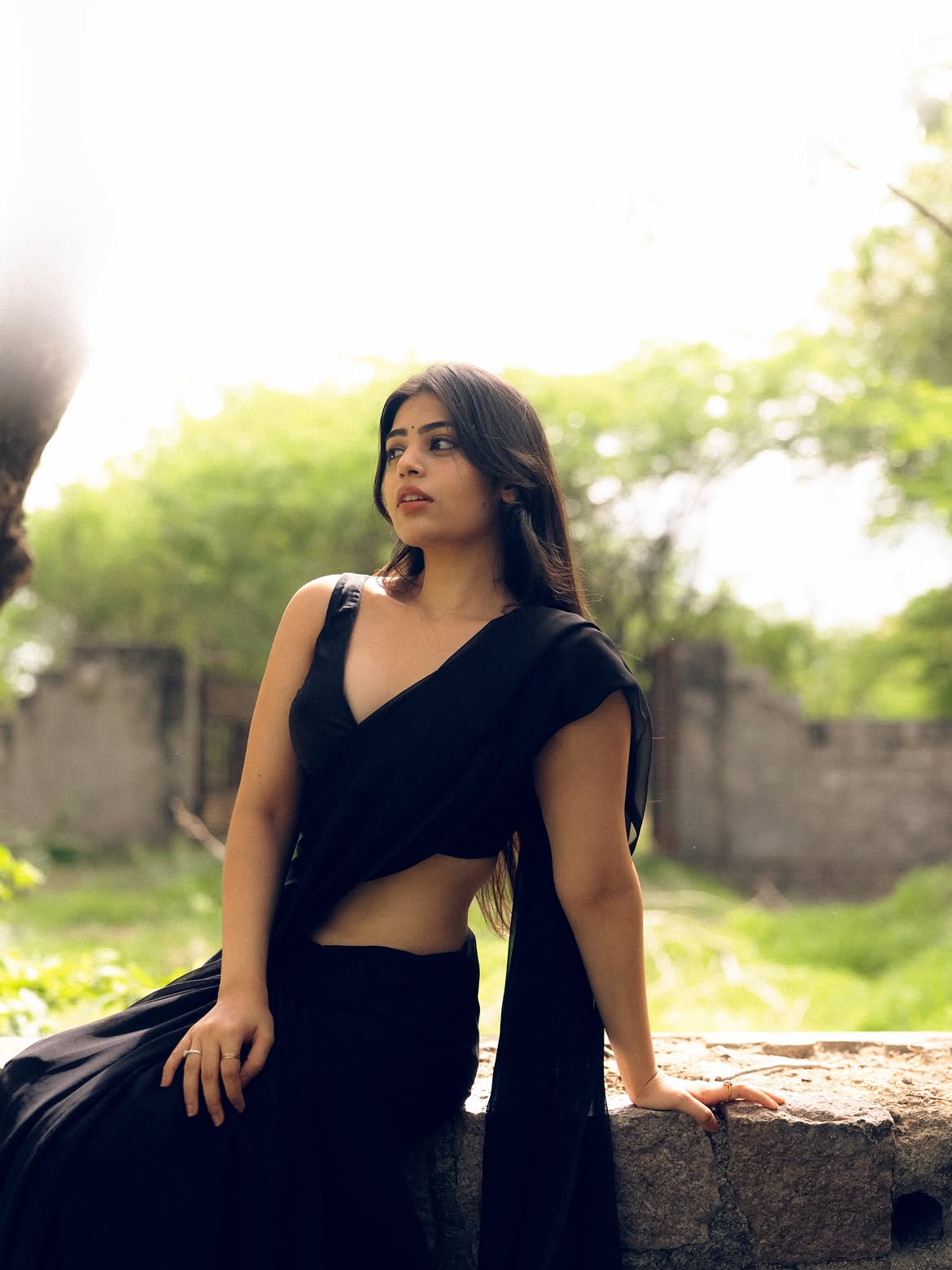 Bandhavi Sridhar Stunning Looks in Black Saree