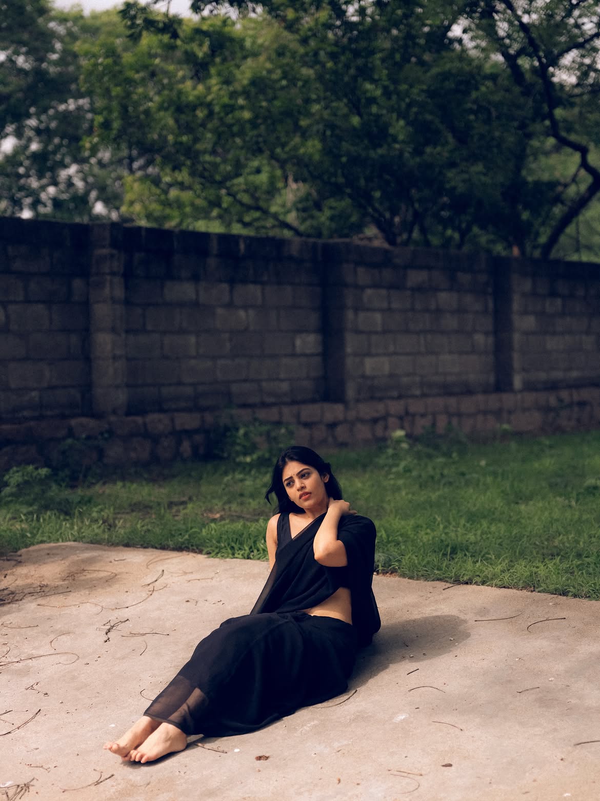 Bandhavi Sridhar Stunning Looks in Black Saree
