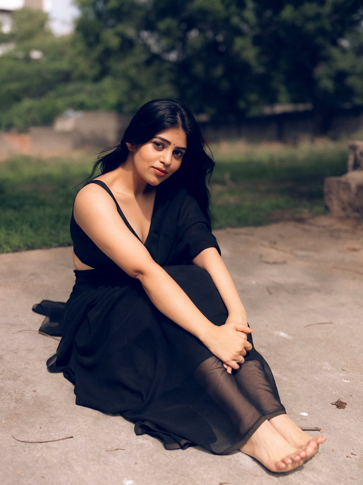 Bandhavi Sridhar Stunning Looks in Black Saree