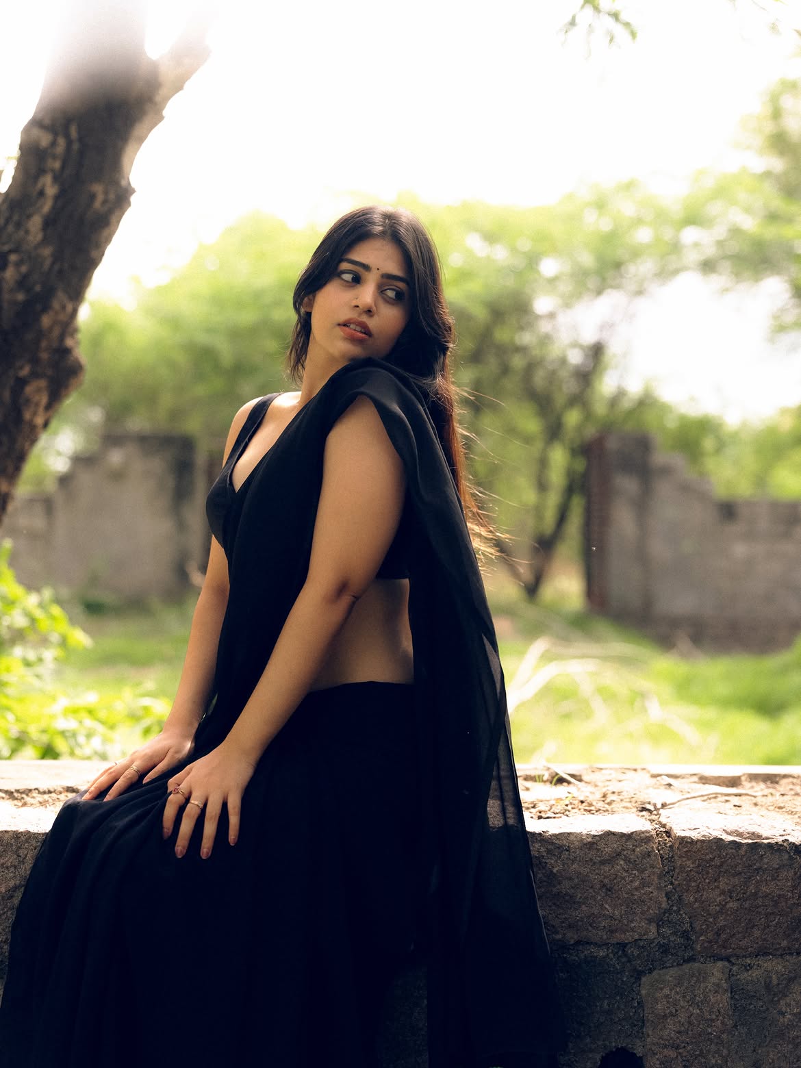 Bandhavi Sridhar Stunning Looks in Black Saree