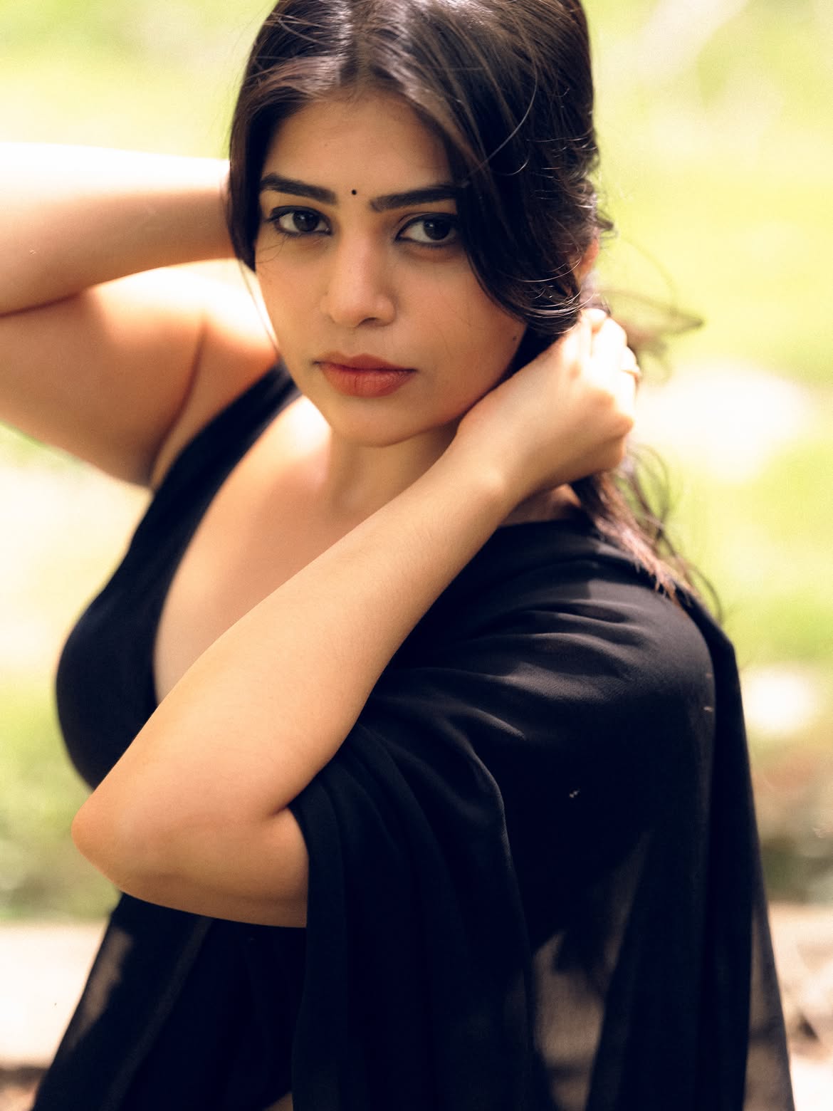 Bandhavi Sridhar Stunning Looks in Black Saree