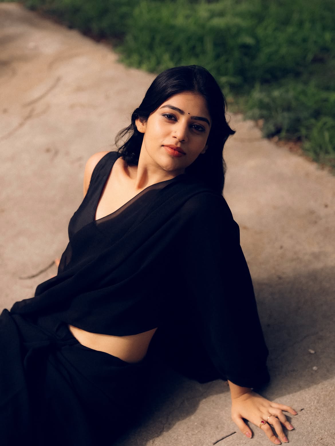 Bandhavi Sridhar Stunning Looks in Black Saree