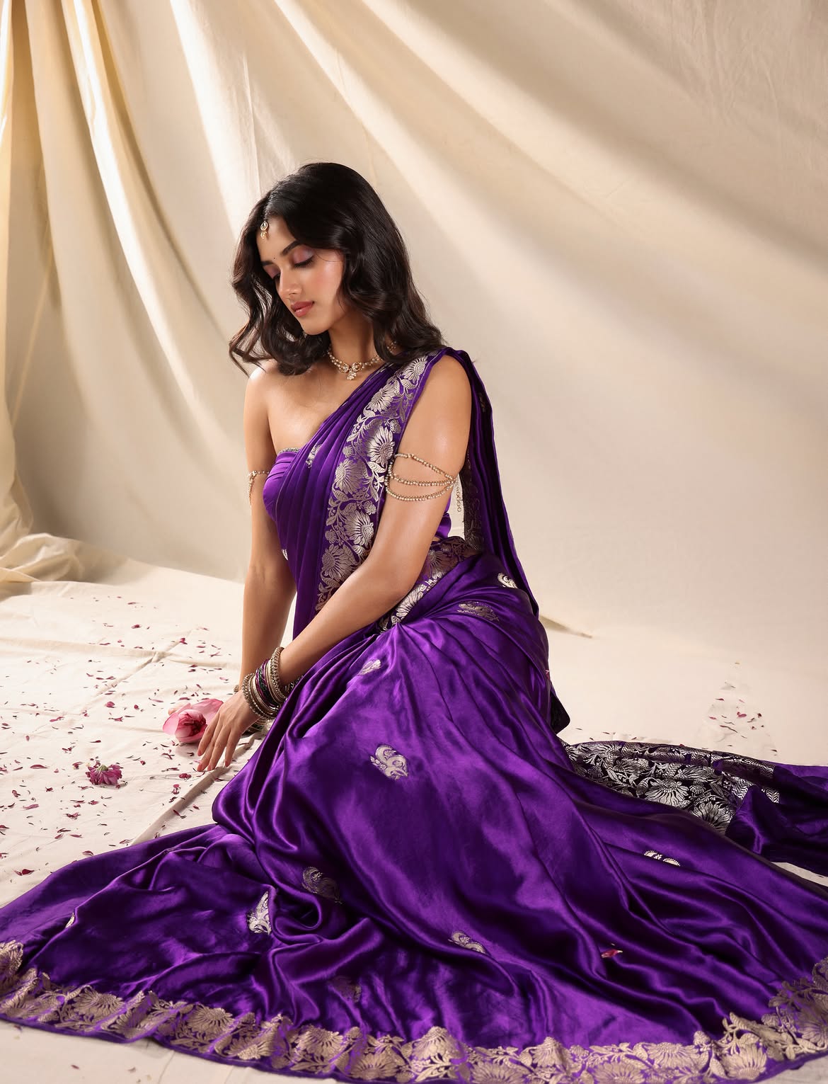 Bhagyashri Borse Stunning Looks in Saree