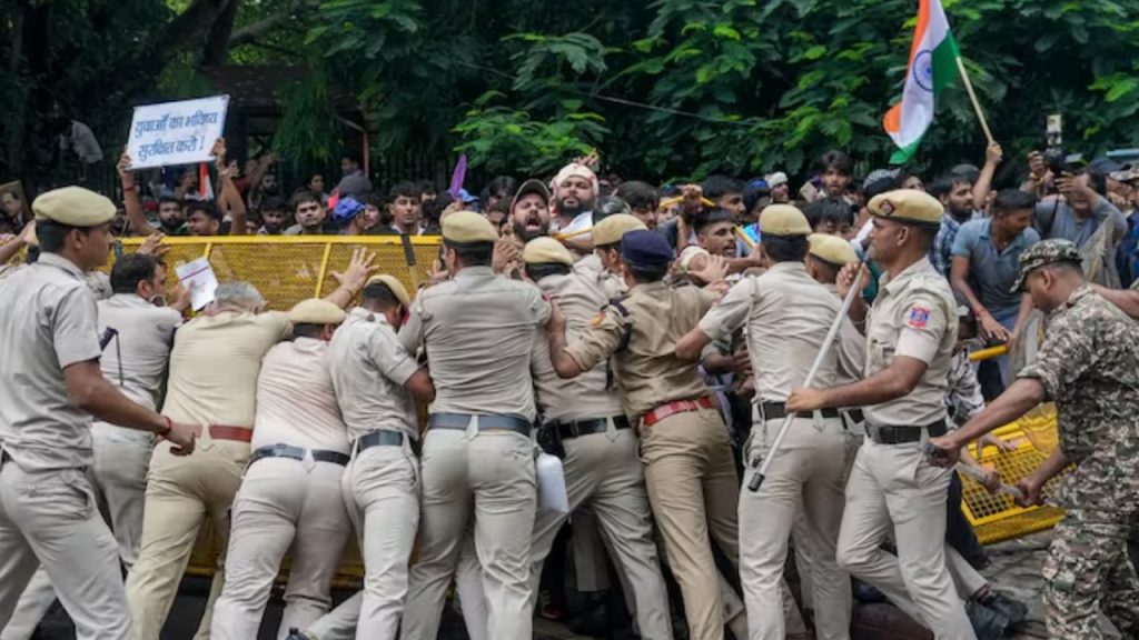 CJP Protest In Delhi : సీజేపీ చలో పార్లమెంట్ ఉద్రిక్తత.. లాఠీఛార్జ్.. అమిత్ షాతో మంత్రి ధర్మేంద్ర భేటీ..