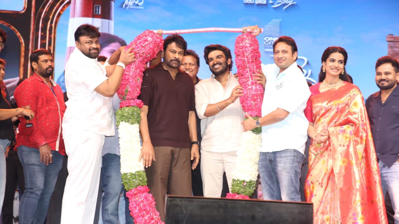 Chennai Love Story : మెగాస్టార్ గెస్ట్‌గా.. కిరణ్ అబ్బవరం ‘చెన్నై లవ్ స్టోరీ’ ప్రీ రిలీజ్ ఈవెంట్.. ఫొటోలు..