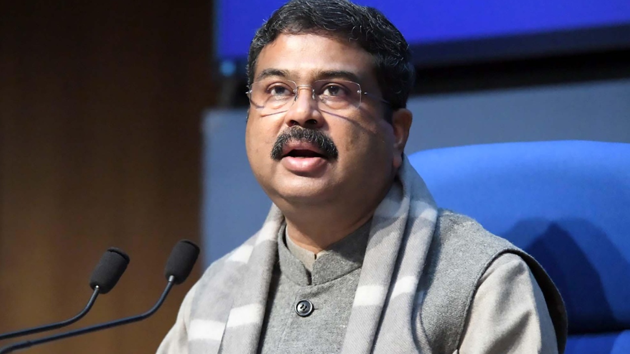 Dharmendra Pradhan : ధర్మేంద్ర ప్రదాన్‌ బ్యాక్‌గ్రౌండ్‌ ఏంటో తెలుసా? ఏం చదివారు? ఆయనకు ఎన్ని కోట్ల ఆస్తులు ఉన్నాయి?