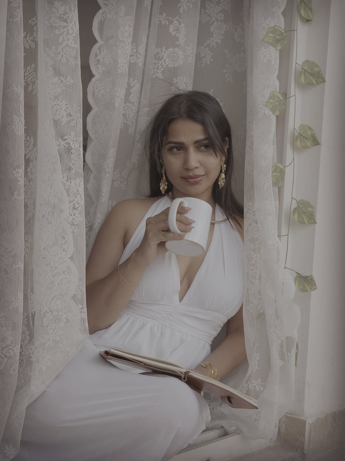 Inaya Sulthana Stunning Looks in White Gown