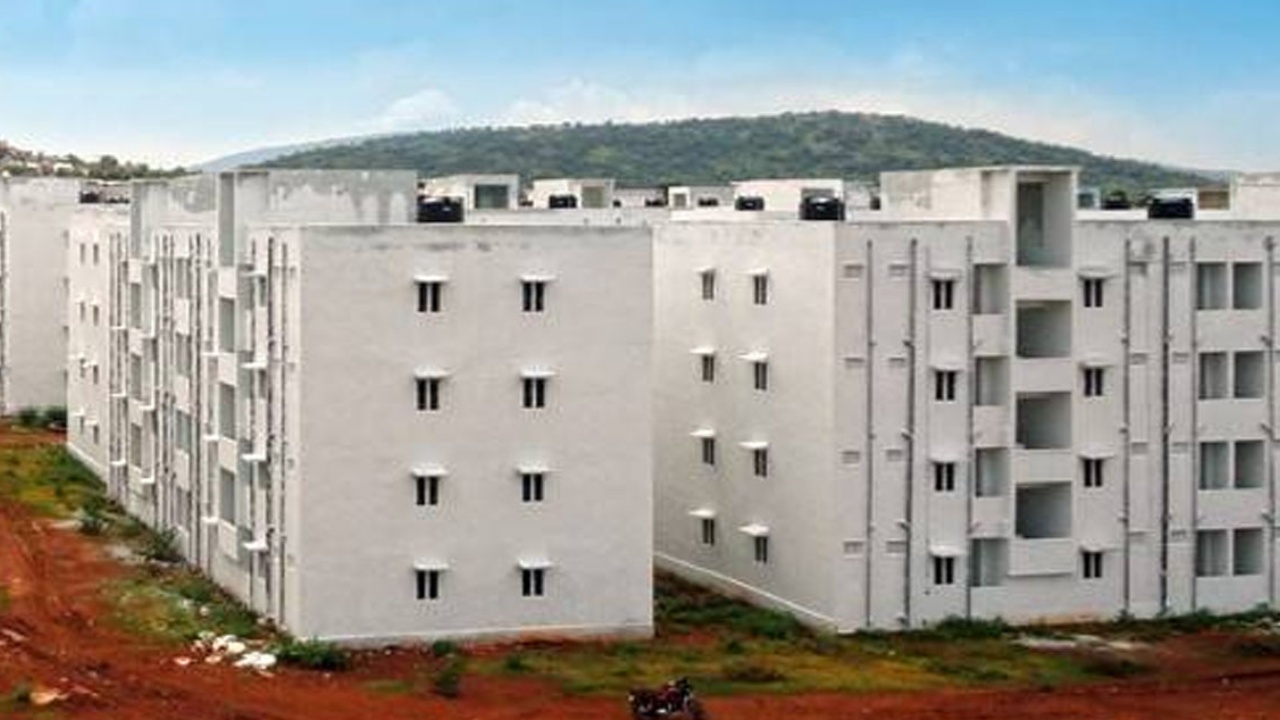 Indiramma Housing Scheme : ఇందిరమ్మ ఇళ్ల పథకంలో కీలక మార్పులు.. లబ్ధిదారులకు భారీ ప్రయోజనాలు!