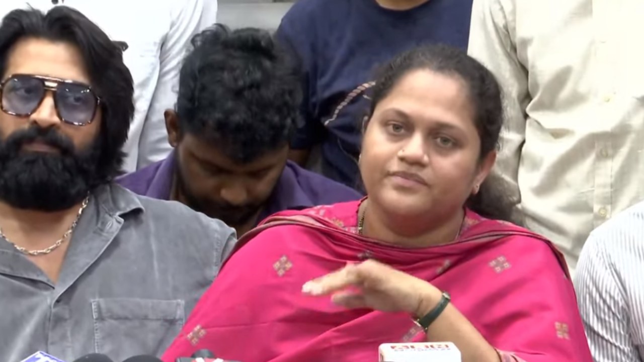 Jani Master Wife : జానీ – శేఖర్ మాస్టర్ వివాదం.. మీడియా ముందుకొచ్చిన జానీ మాస్టర్ భార్య.. డబ్బులు దోచుకుంటున్నారు అంటూ..
