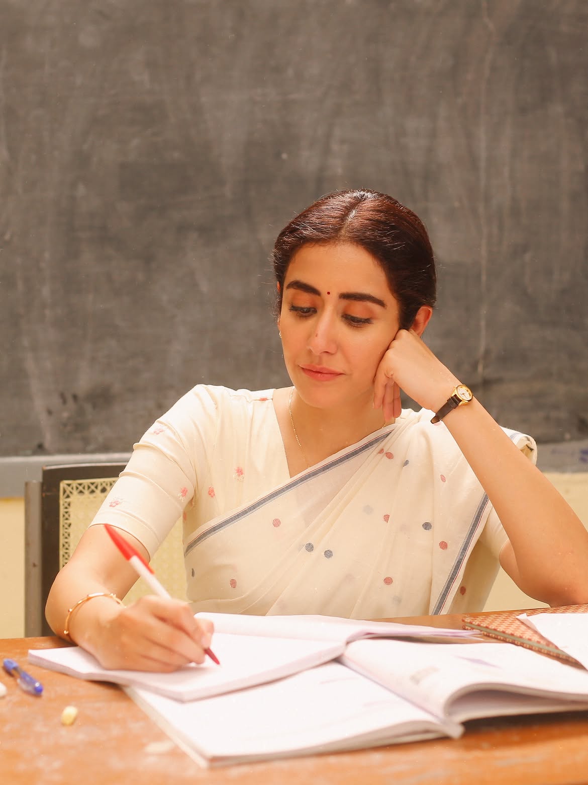 Jonita Gandhi Shares Hrudhayam Murali Working Stills