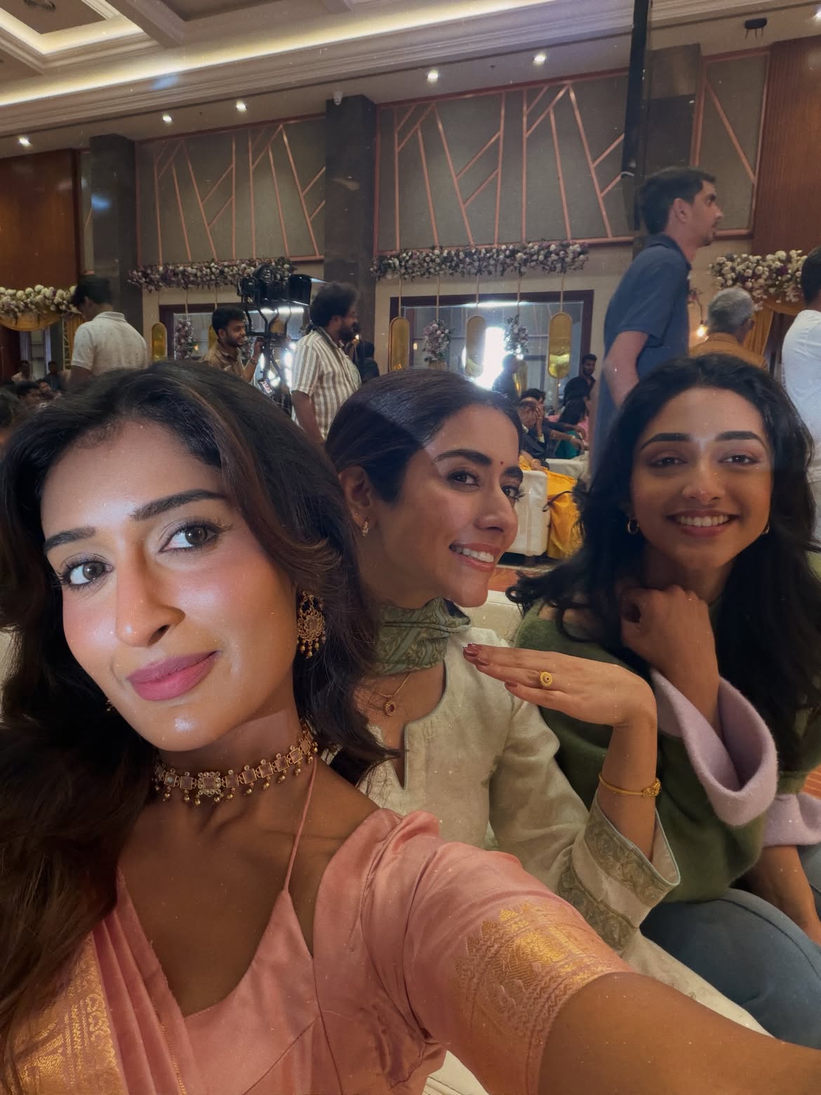 Jonita Gandhi Shares Hrudhayam Murali Working Stills