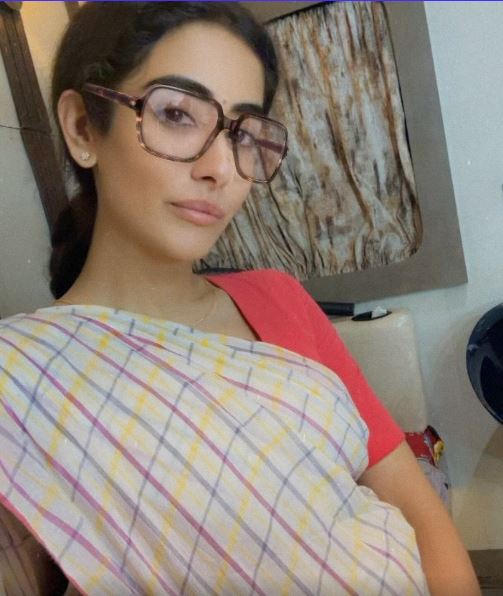 Jonita Gandhi Shares Hrudhayam Murali Working Stills
