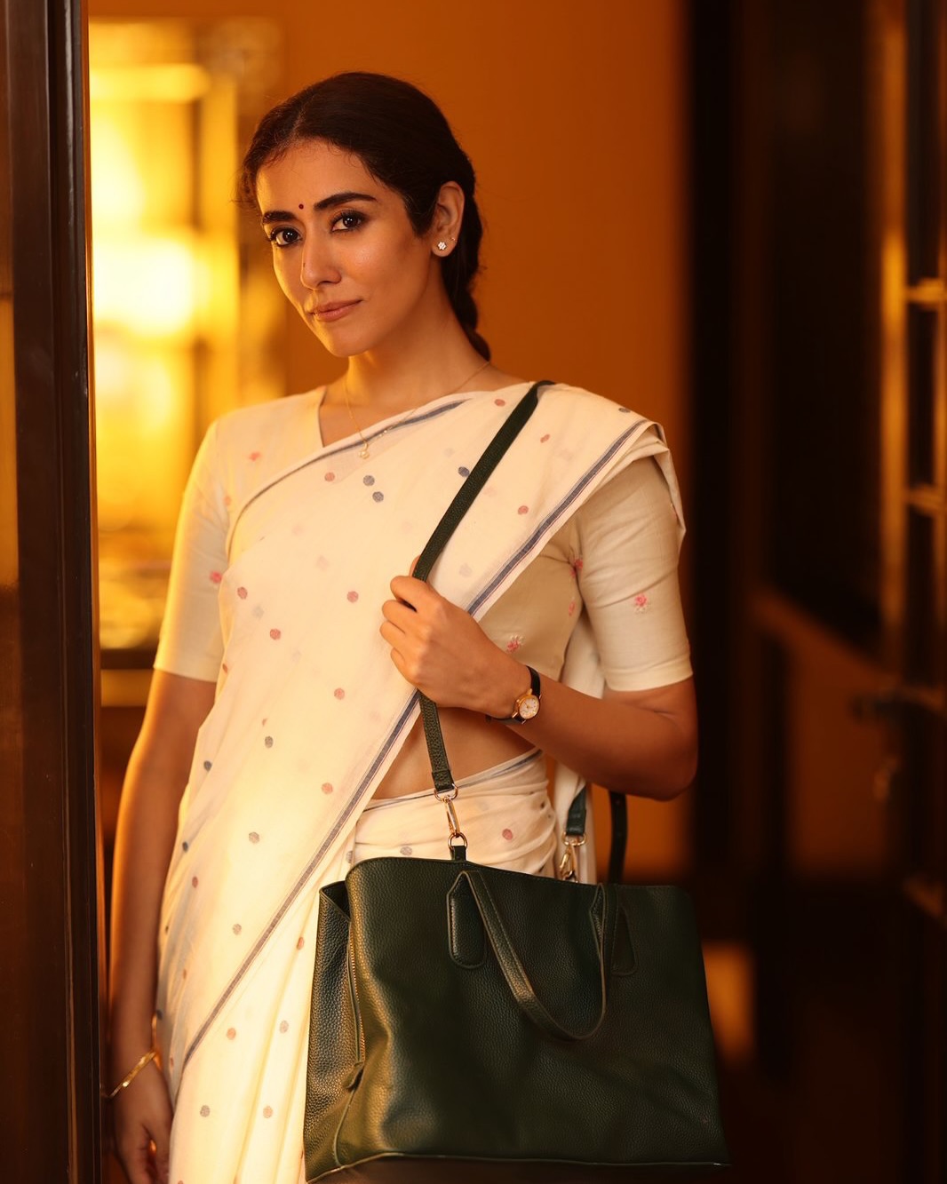 Jonita Gandhi Shares Hrudhayam Murali Working Stills