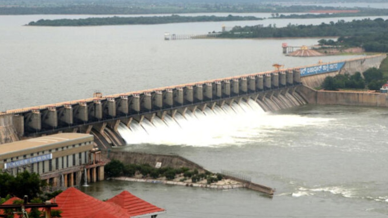 Krishna River : శ్రీశైలానికి కృష్ణమ్మ.. ఎగువన నిండుతున్న డ్యామ్‌లు.. అన్నదాతల్లో చిగురిస్తున్న ఆశలు..