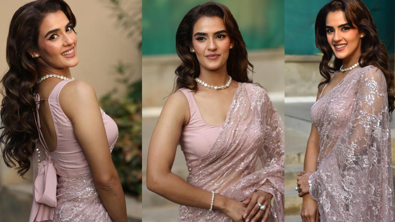 Kavya Thapar : చీరకట్టులో కవ్విస్తున్న కావ్య థాపర్.. సాంగ్ లాంచ్ ఈవెంట్లో..