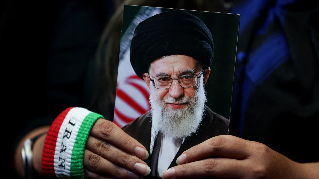 Khamenei funeral : ఖమేనీ అంత్యక్రియల వేళ.. వాళ్లకు ఐఆర్‌జీసీ వార్నింగ్‌.. మా జోలికి రావొద్దు..