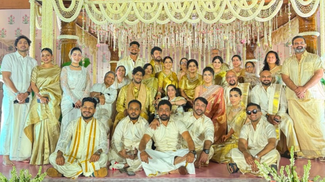 Khushboo : కూతురి పెళ్లి త‌రువాత ఇది మా ఫ్యామిలీ అంటూ ఫోటోలు షేర్ చేసిన ఖుష్బూ