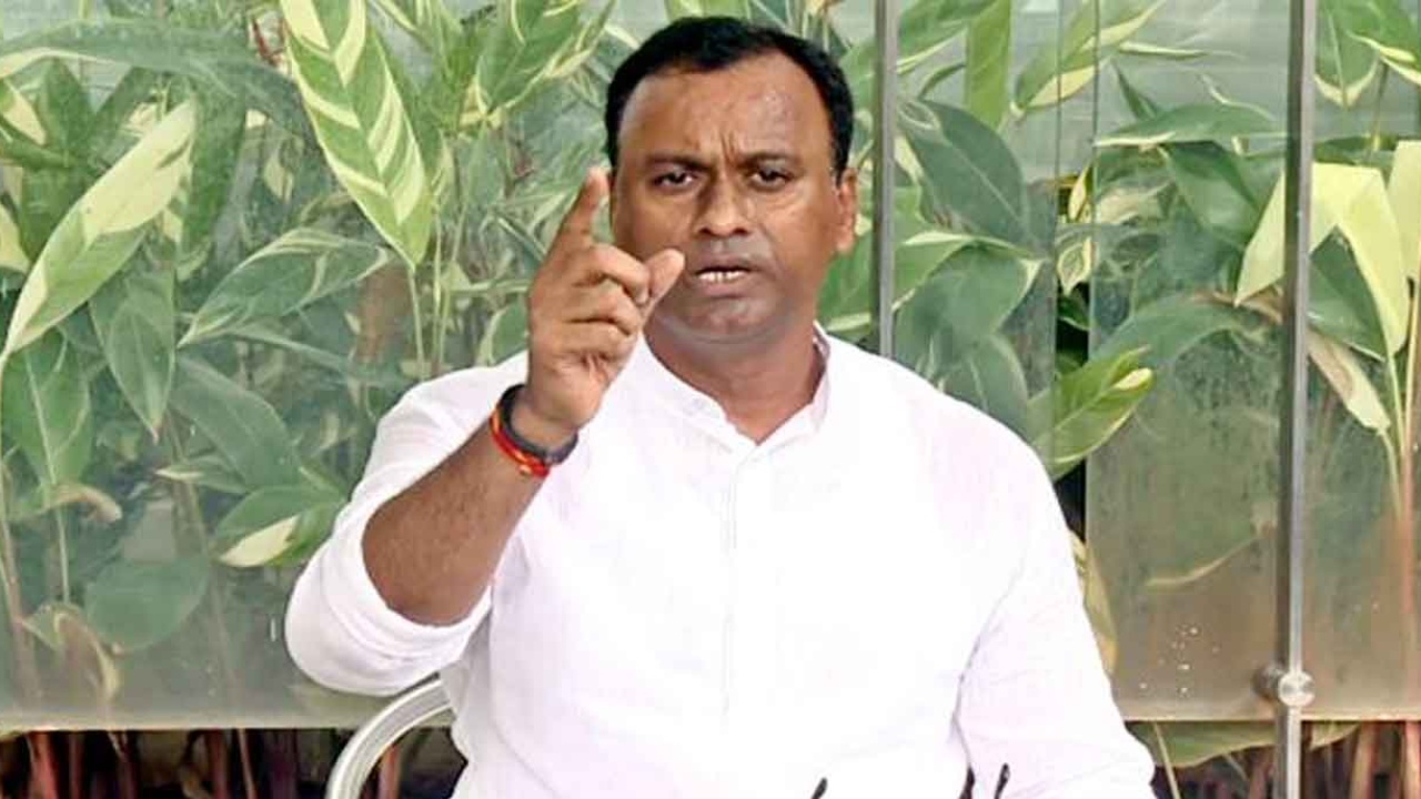 Komatireddy RajGopal Reddy : యాదగిరిగుట్ట బోర్డు నియామకంపై రాజగోపాల్ రెడ్డి అసంతృప్తి.. అందుకే నల్గొండ సభకు వెళ్లలేదని క్లారిటీ