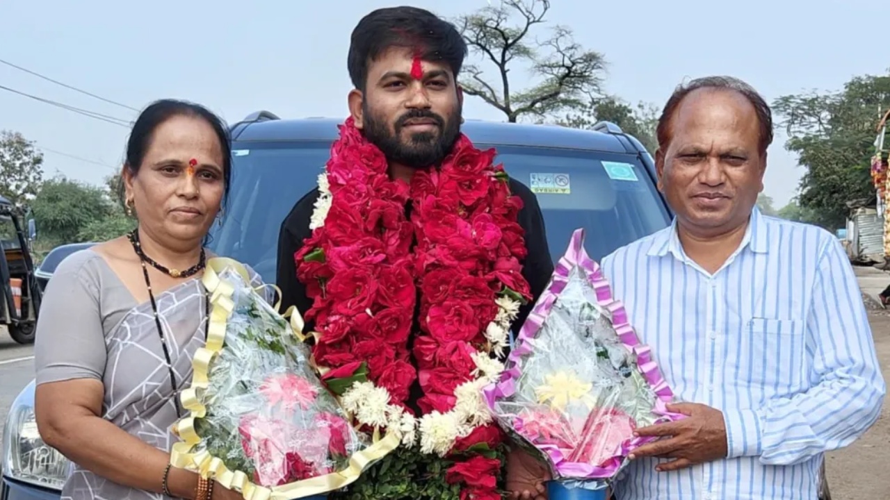 Abhijit Deepke : మా అమ్మాయిని చేసుకోండి.. లేదు లేదు.. మా అమ్మాయినే..! అభిజిత్ దీప్కేతో పెళ్లికి క్యూ..