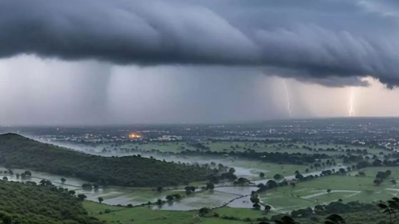 AP Rains : ఏపీకి రెయిన్ అలర్ట్.. నేడు ఈ జిల్లాల్లో దంచికొట్టనున్న వర్షం.. భీకర గాలులు.. హెచ్చరికలు జారీ..
