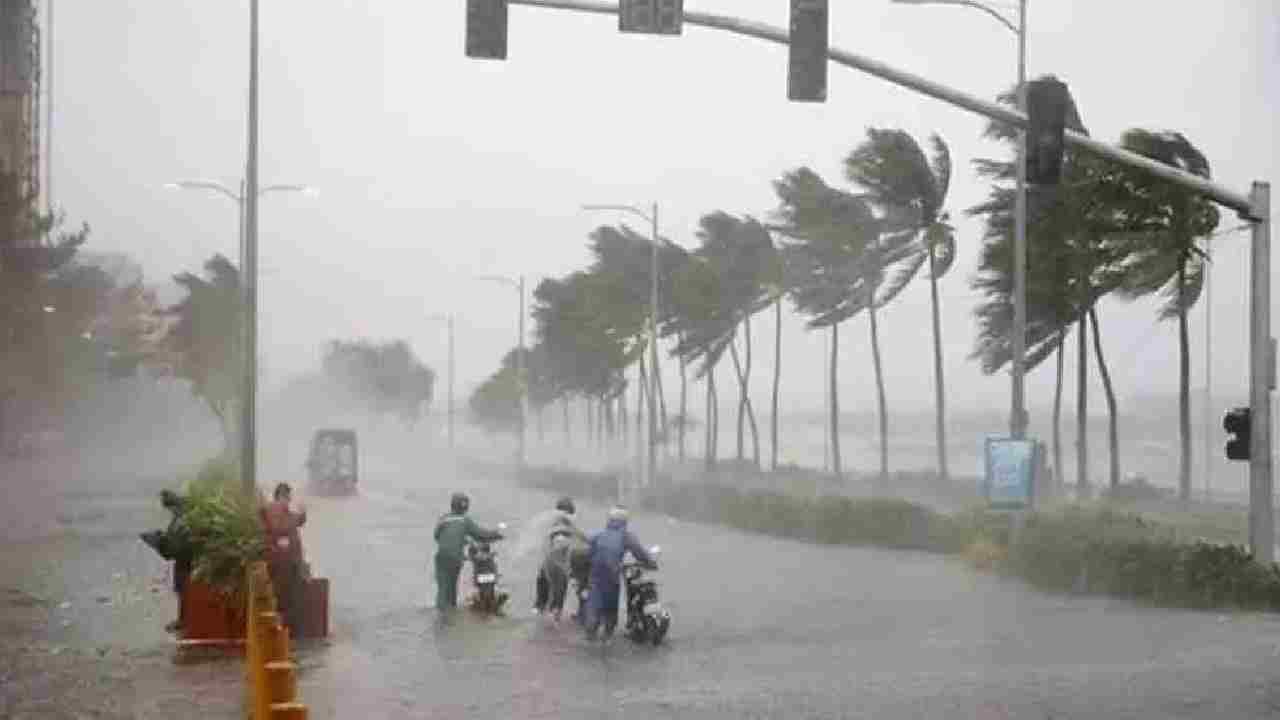 Ap Rain Alert: ఏపీ ప్రజలకు అలర్ట్.. ఆరు జిల్లాల్లో పిడుగులతో భారీ వర్షాలు.. విపత్తుల నిర్వహణ సంస్థ హెచ్చరికలు