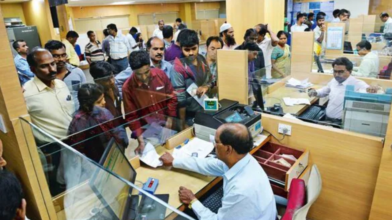 Minimum Balance Charges : బ్యాంక్ ఖాతాదారులకు షాక్.. అకౌంట్‌లో మినిమం బ్యాలెన్స్ లేనందుకు రూ.7087 కోట్లు వసూళ్లు!
