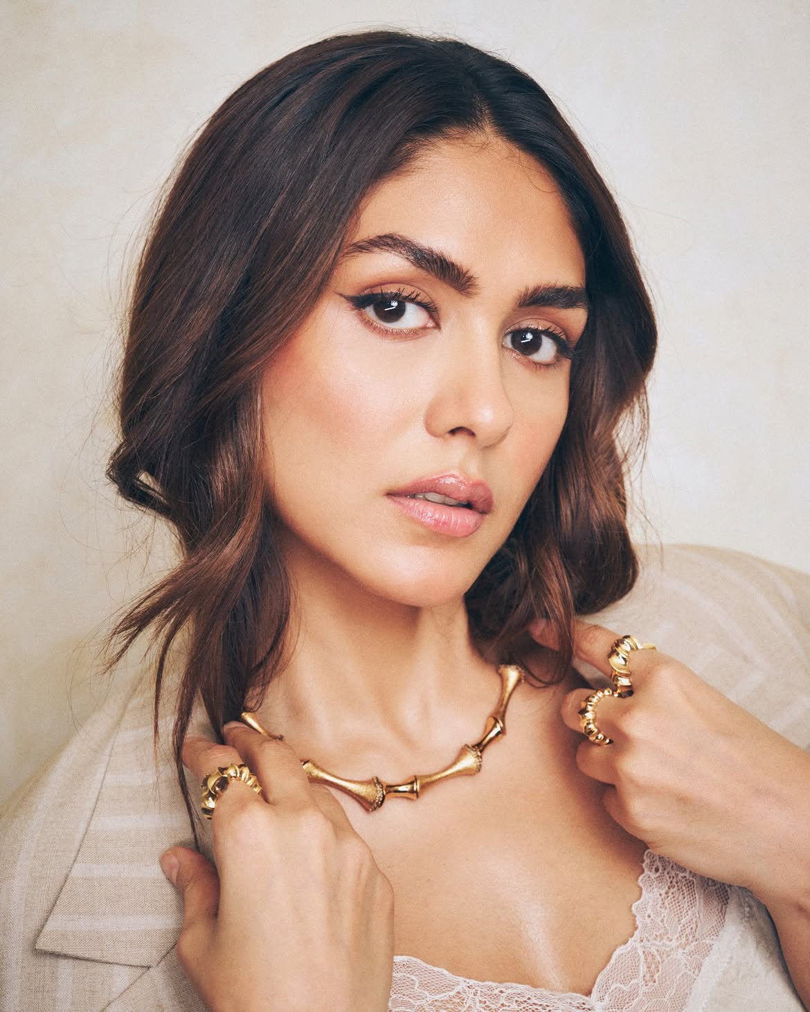 Mrunal Thakur Stylish Looks