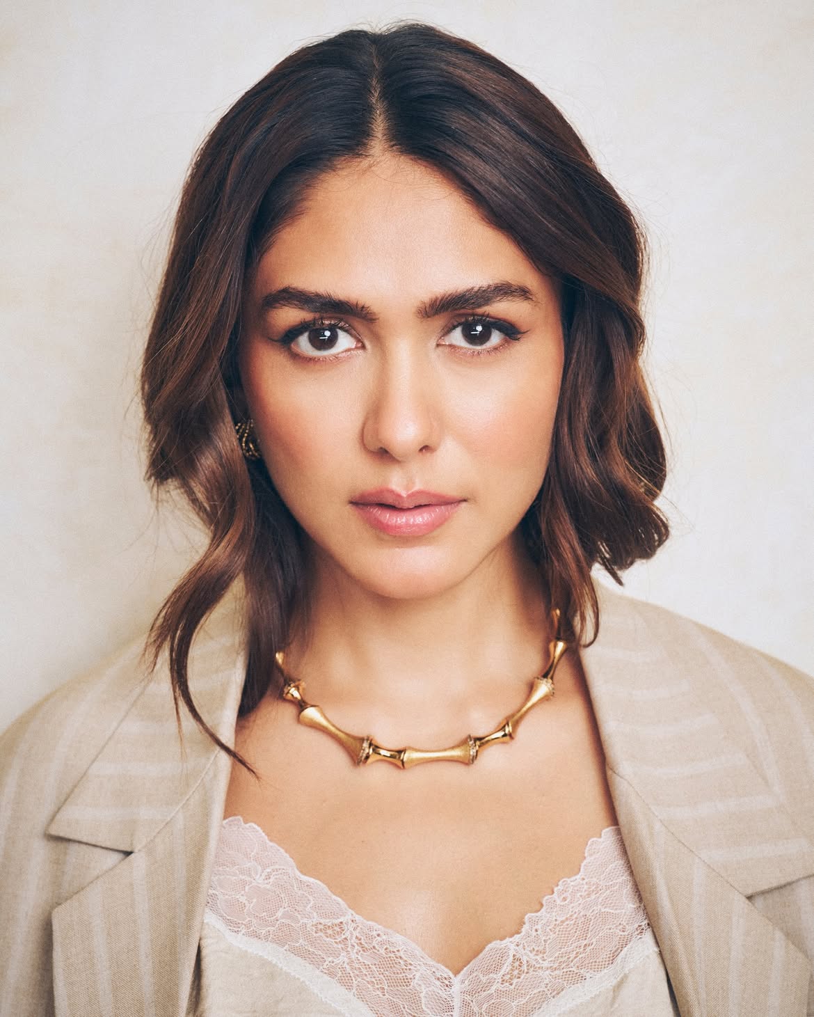 Mrunal Thakur Stylish Looks
