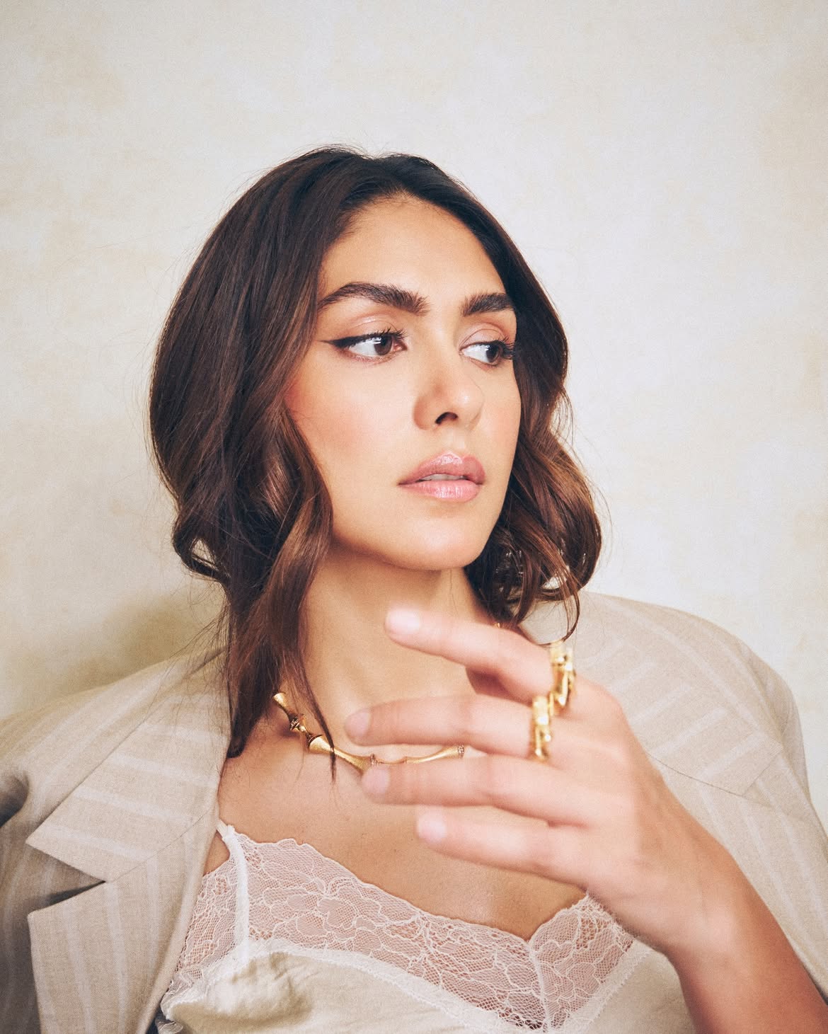 Mrunal Thakur Stylish Looks