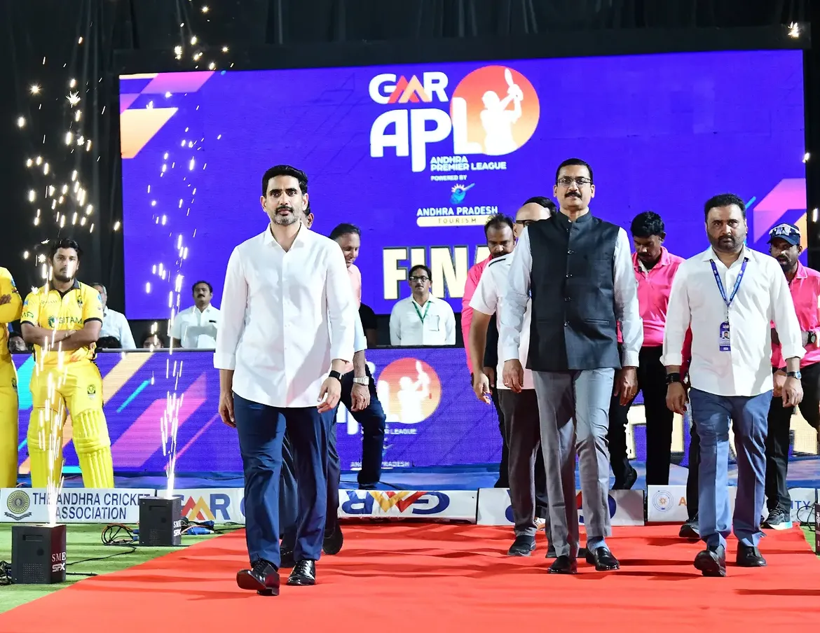Nara Lokesh Participated in APL Final in Mangalagiri