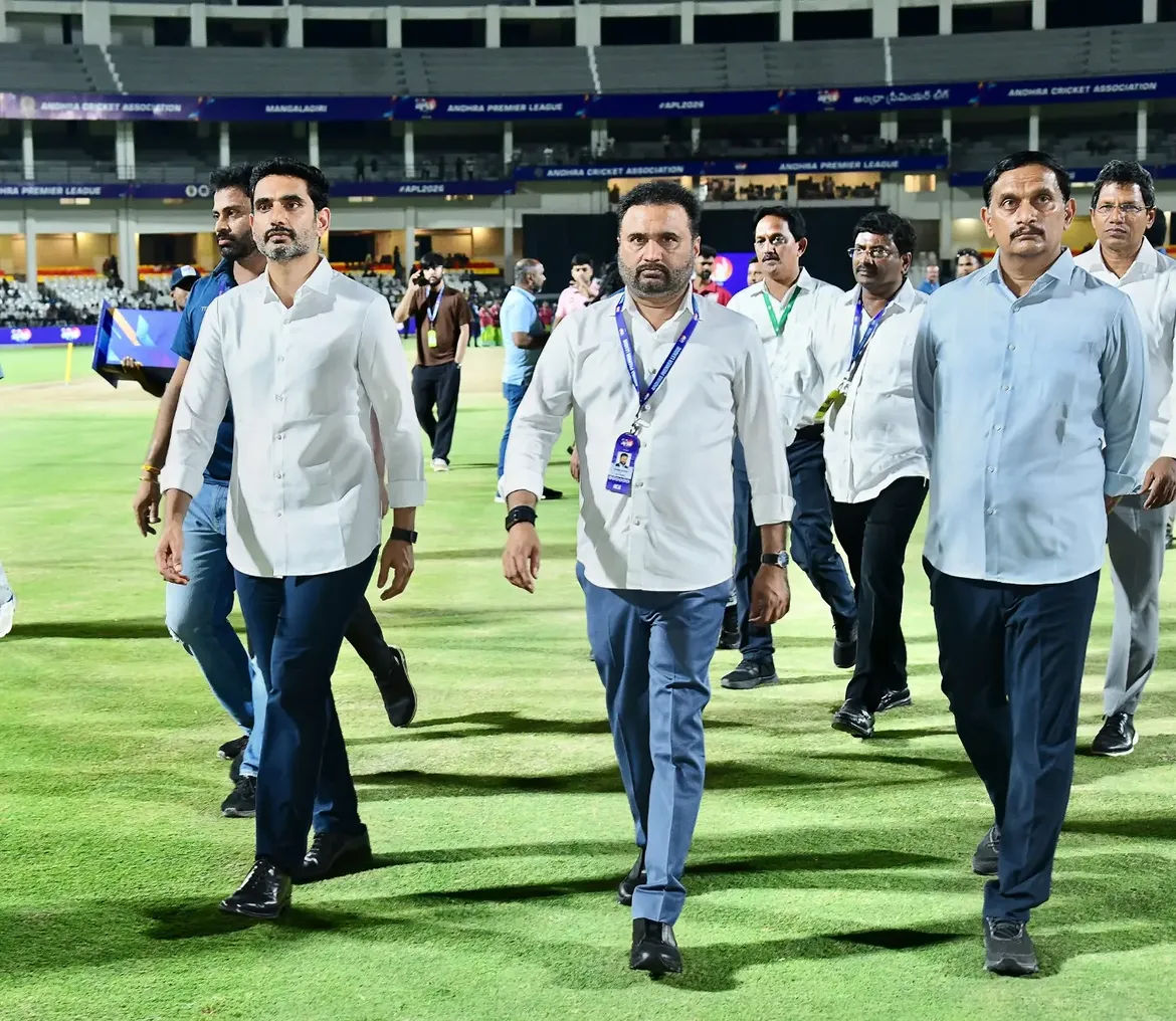 Nara Lokesh Participated in APL Final in Mangalagiri