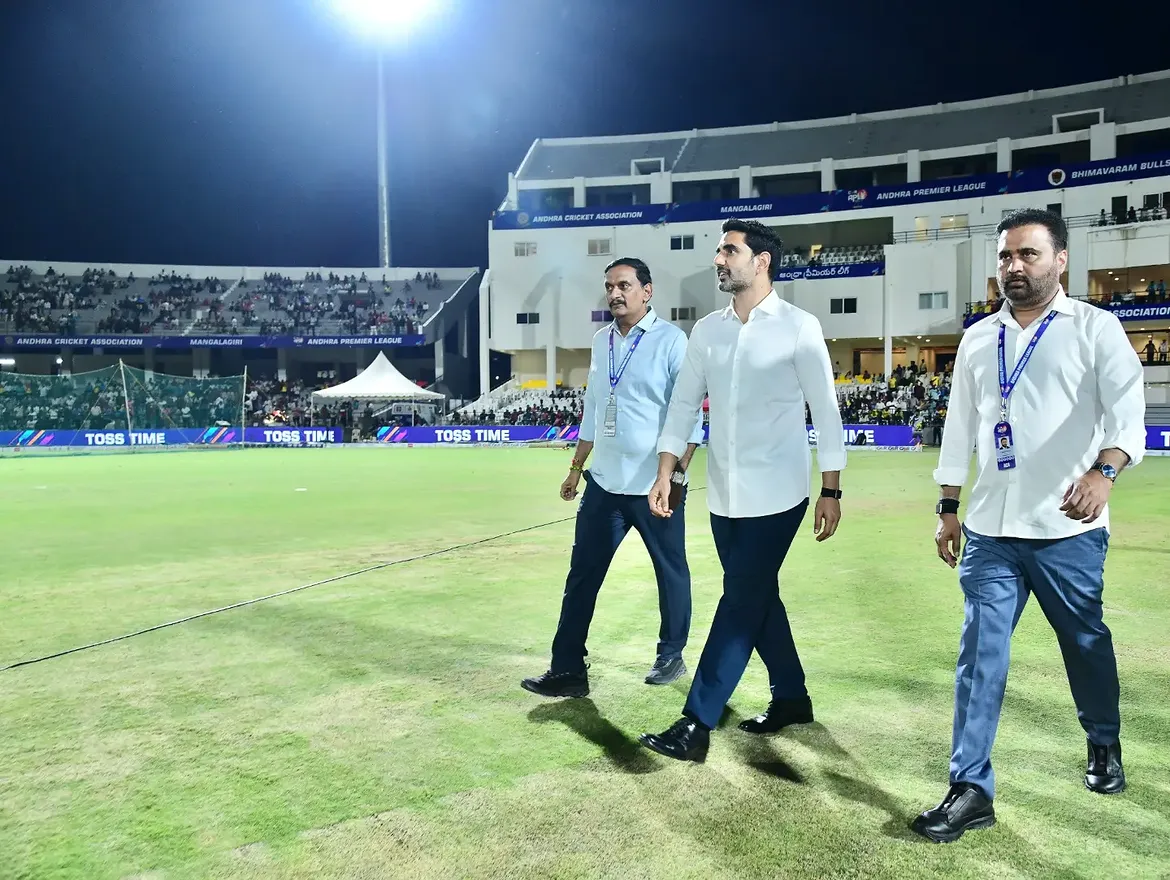 Nara Lokesh Participated in APL Final in Mangalagiri