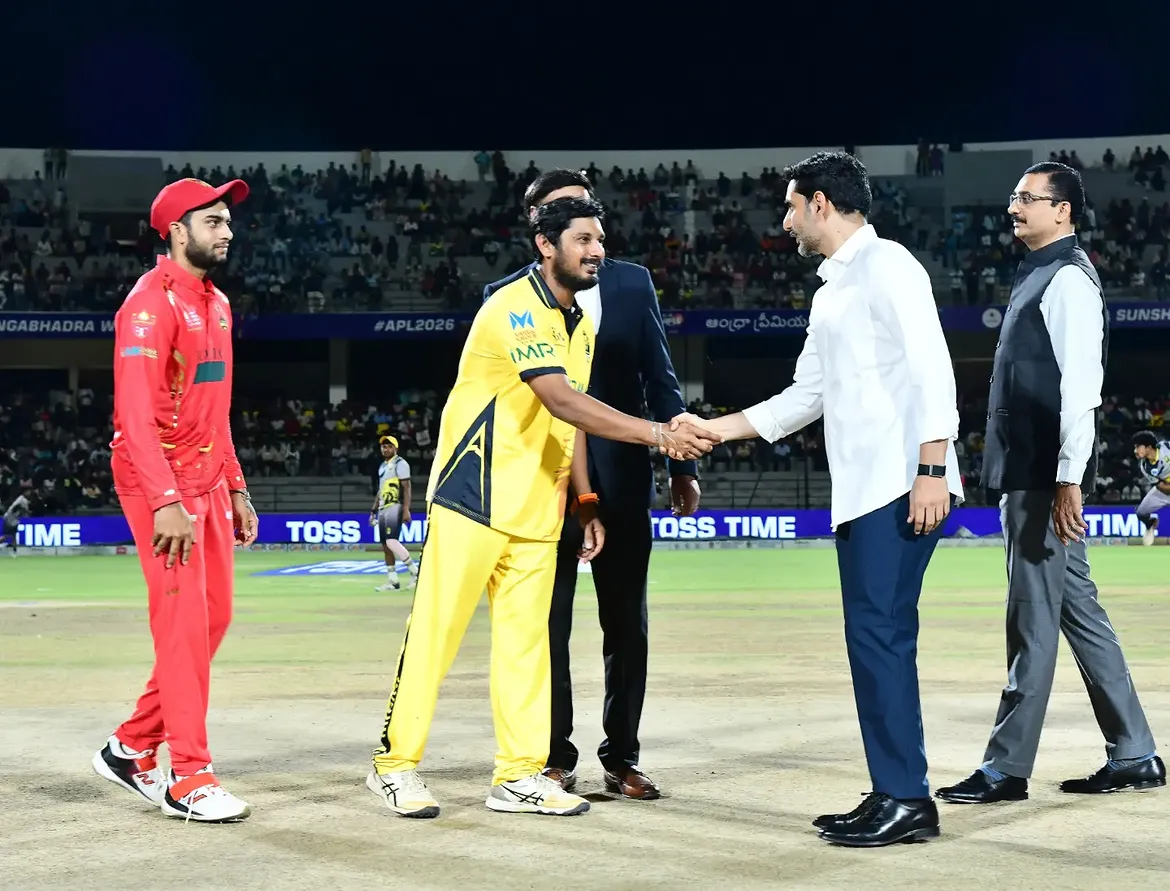 Nara Lokesh Participated in APL Final in Mangalagiri